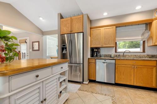 Dapur atau dapur kecil di Edgewatermayo Getaway!