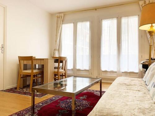 Photo de la galerie de l'établissement Cozy apartment 70m2 (around 750sqf) in Paris 12, à Paris