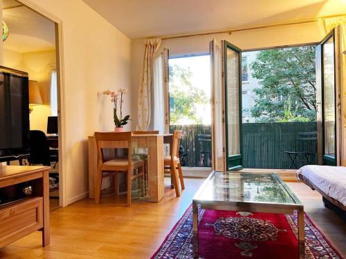 Photo de la galerie de l'établissement Cozy apartment 70m2 (around 750sqf) in Paris 12, à Paris