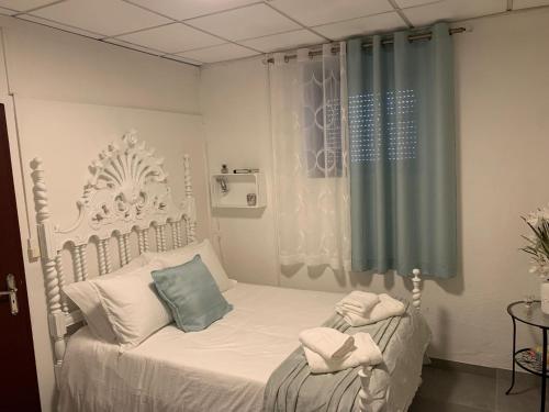a bedroom with a white bed with towels on it at Casa Touriga in Arruda dos Vinhos