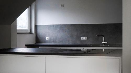 A kitchen or kitchenette at Si-View Doppelzimmer mit Balkon Zimmer 8