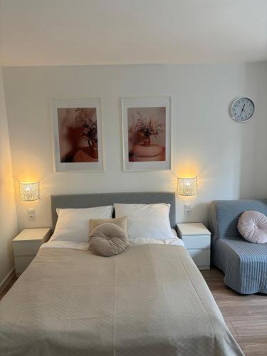 a bedroom with a large bed and a couch at Domowa- Restauracja i Pokoje in Wielen Zaobrzanski
