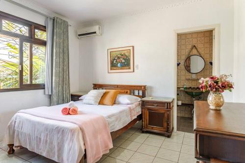 Ένα ή περισσότερα κρεβάτια σε δωμάτιο στο Casa Conforto Clássica São José