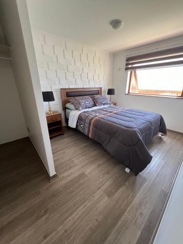 a bedroom with a bed and a large window at Departamento 2D 2B in Los Ángeles