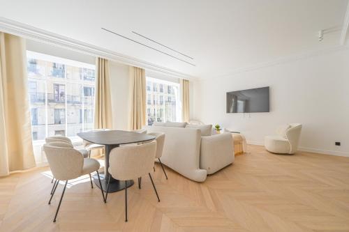 Luxurious & Famous Parisian Flat