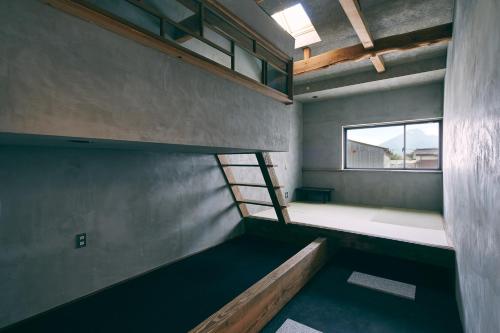 Tempat tidur susun dalam kamar di kagelow Mt.Fuji Hostel Kawaguchiko