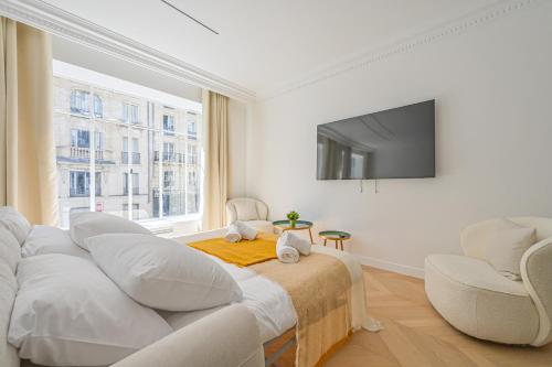 Luxurious & Famous Parisian Flat