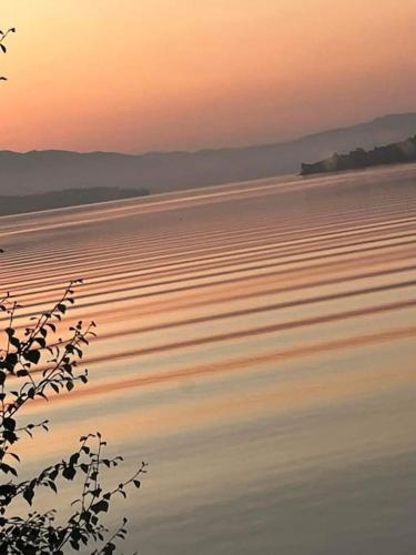 a view of a large body of water at sunset at Moderne hytte med fjordutsikt og spabad 25.min. fra Bergen sentrum in Bergen