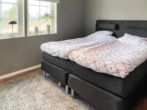 Giường trong phòng chung tại 4 star holiday home in Køpingsvik-By Traum