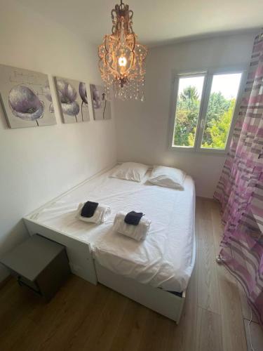 Katil atau katil-katil dalam bilik di Villa avec piscine en Provence