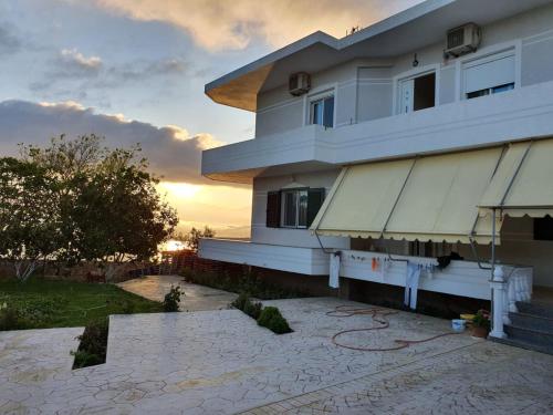 Landskap semula jadi dekat dengan rumah tamu ini