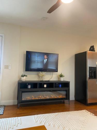 Central Lake Placid Hideawayにあるテレビまたはエンターテインメントセンター