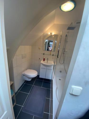 Kúpeľňa v ubytovaní Cosy apartment at the lake in Volendam