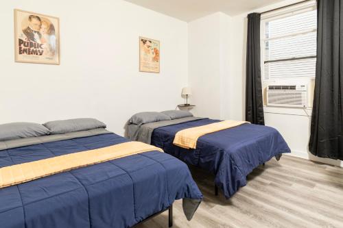Katil atau katil-katil dalam bilik di Port Huron Temp Stays - Apartment 5