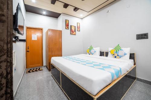 a bedroom with a large bed in a room at Hotel O Home Gautam Homestay in Dehradun