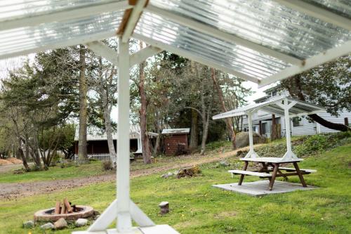 a picnic table and a pavilion in a yard at Friday Harbor Suites in Friday Harbor