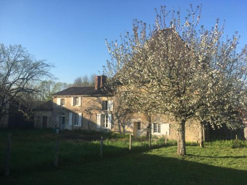 gite en pleine campagne au bord de la rivière