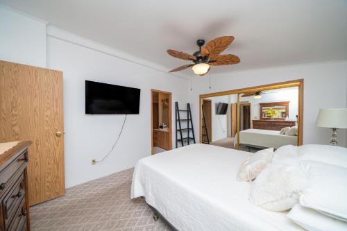 a bedroom with a bed and a ceiling fan at Buckskin Tango in Parker