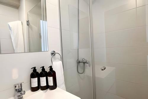 Et badeværelse på Zulú Loft, en el centro de Salta, p/ 2 personas.