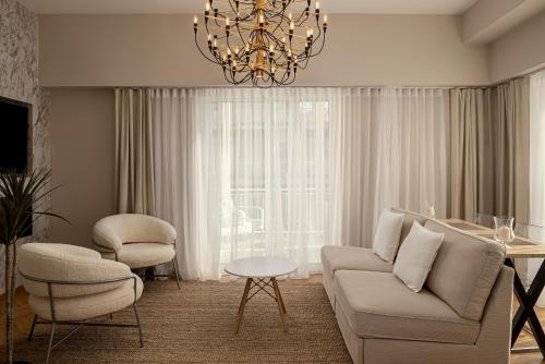 Victoria Luxury Suite - Private Jacuzzi & Terrace