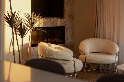 Victoria Luxury Suite - Private Jacuzzi & Terrace