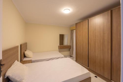 Postel nebo postele na pokoji v ubytování luxury Heliopolis gem residence