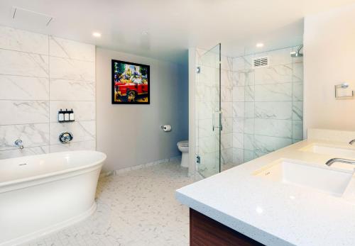a bathroom with a tub and a sink and a toilet at J Resort in Reno
