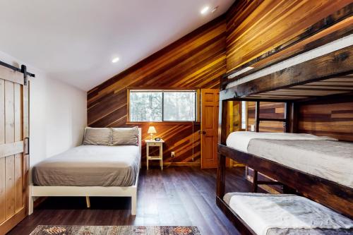 Ένα ή περισσότερα κρεβάτια σε δωμάτιο στο Pasque Flower Glen