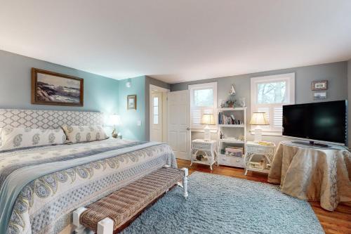 Ένα ή περισσότερα κρεβάτια σε δωμάτιο στο Elegant Coastal Cottage