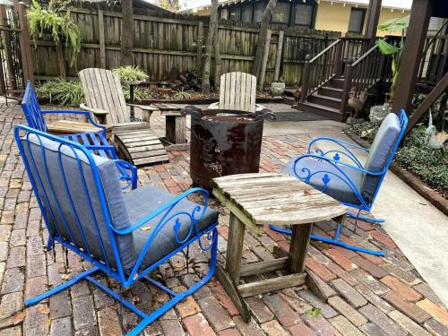 a group of chairs and a table and a bench at Kid and Pet friendly Downtown Home Walk Everywhere in Saint Augustine