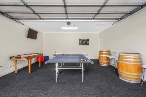 Stolní tenis v ubytování Mirambeena nebo okolí