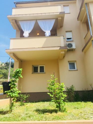 Apartments with a parking space Palit, Rab - 22466