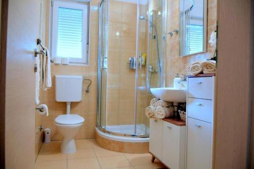 Apartments with parking space Palit, Rab - 22466