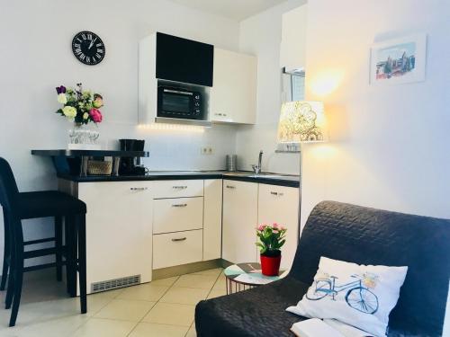Apartments with parking space Palit, Rab - 22466
