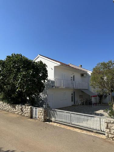 Apartments with a parking space Novalja, Pag - 22963