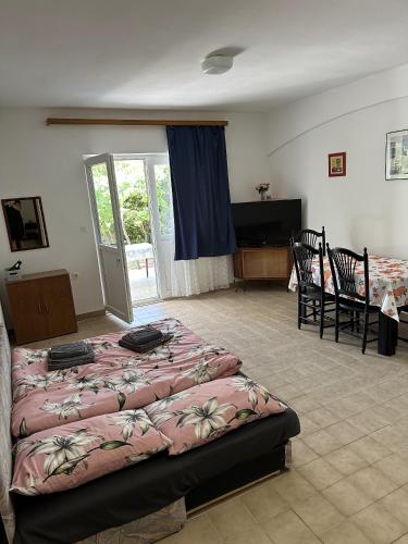 Apartments with parking space Novalja, Pag - 22963