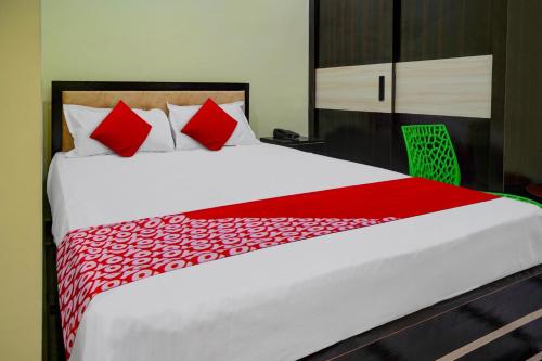 Un ou plusieurs lits dans un hébergement de l'établissement Flagship Hotel Pvs Grand