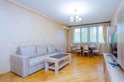 Posezení v ubytování 40 excellent three-room apartment in the center of Yerevan