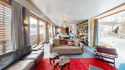 a living room with a couch and two dogs in it at Abitaziun Maira - Maloja in Maloja