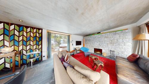 a living room with a couch and a fireplace at Abitaziun Maira - Maloja in Maloja