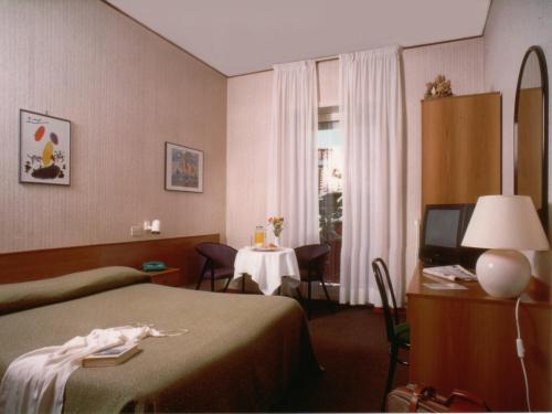 Postel nebo postele na pokoji v ubytování Tuscia Hotel