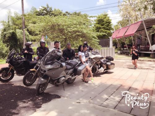 a group of people are sitting on motorcycles at Nunou Cafe in Ban Than Lao