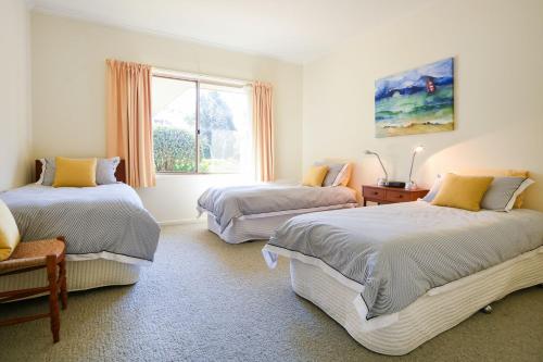 a bedroom with two beds and a window at Monymusk in Flinders