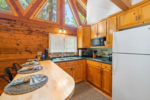 Dapur atau dapur kecil di 5 Cabins | The Lost Sierra Ranch