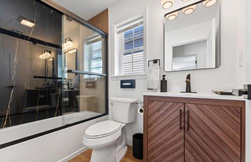 a bathroom with a toilet and a shower and a sink at Cityscape Unit 2 in Newark
