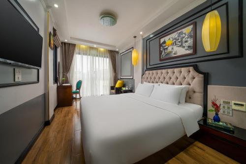 Postel nebo postele na pokoji v ubytování Bella Premier Hotel & Rooftop Skybar