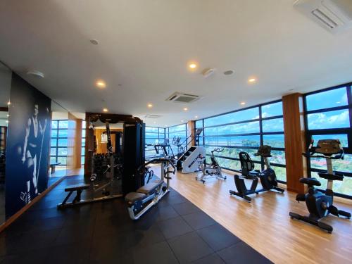 Das Fitnesscenter und/oder die Fitnesseinrichtungen in der Unterkunft The Langkawi Luxury