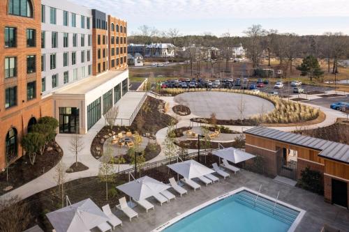 an aerial view of a hotel courtyard with a pool at Trilith Guesthouse, Fayetteville, GA, a Tribute Portfolio Hotel in Fayetteville