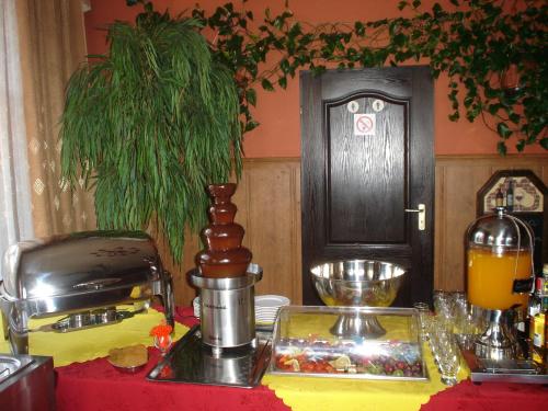 a table topped with a counter top with a mixer at Zajazd Zagłoba in Widoma
