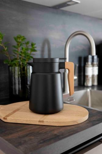 a black tea kettle sitting on a cutting board on a kitchen counter at Bootsmann Escapes in Böhl